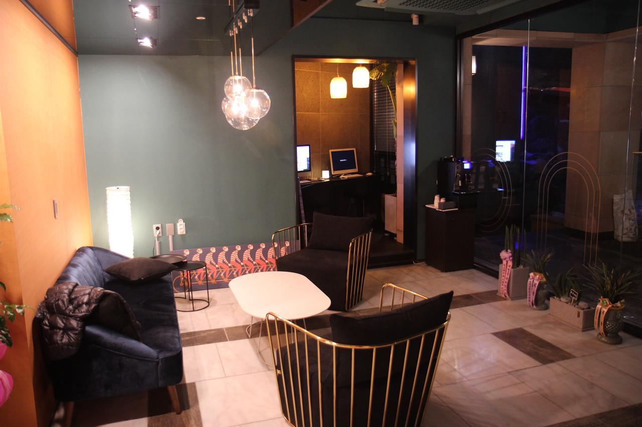 The Hotel Young Inn โซล ภายนอก รูปภาพ