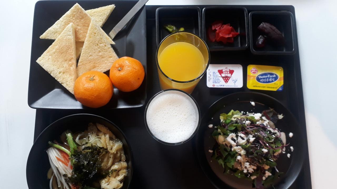 The Hotel Young Inn โซล ภายนอก รูปภาพ